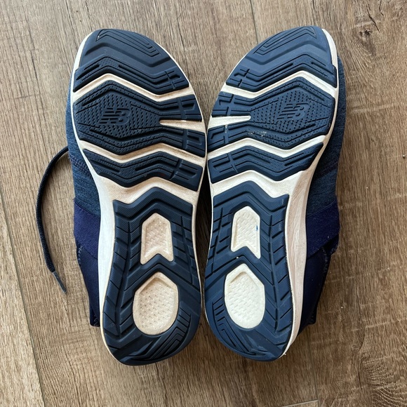 Girls New Balance, size 5 - Picture 3 of 3